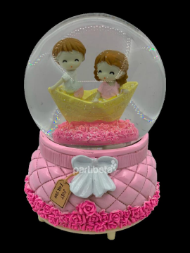 Kar Küresi Sevgili Aşıklar Pilli Işıklı Müzikli Püskürtme Motorlu Büyük Boy 15 Cm Kargo Ücretsiz