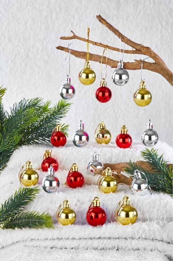 YILBAŞI AĞAÇ SÜSLEME TOPLARI 8 cm - 4 lü